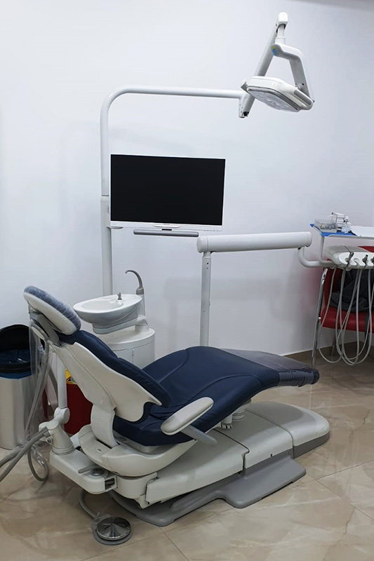 Стоматологическая клиника в Рамле под руководством доктора Сарикова Родшела  предлагает широкий спектр услуг для здоровья ваших зубов и красивой улыбки!